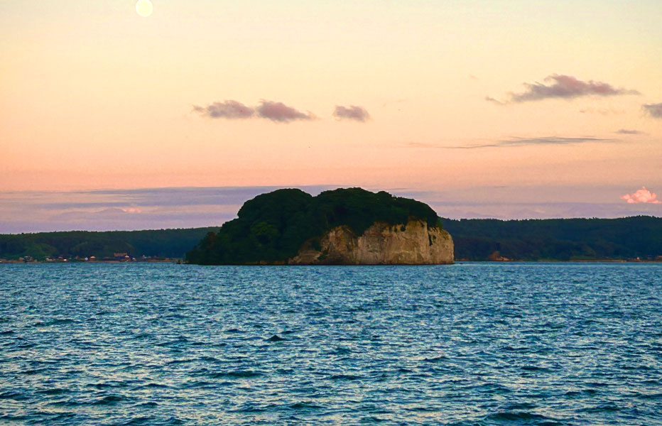 能登島佐波町から望む寺島